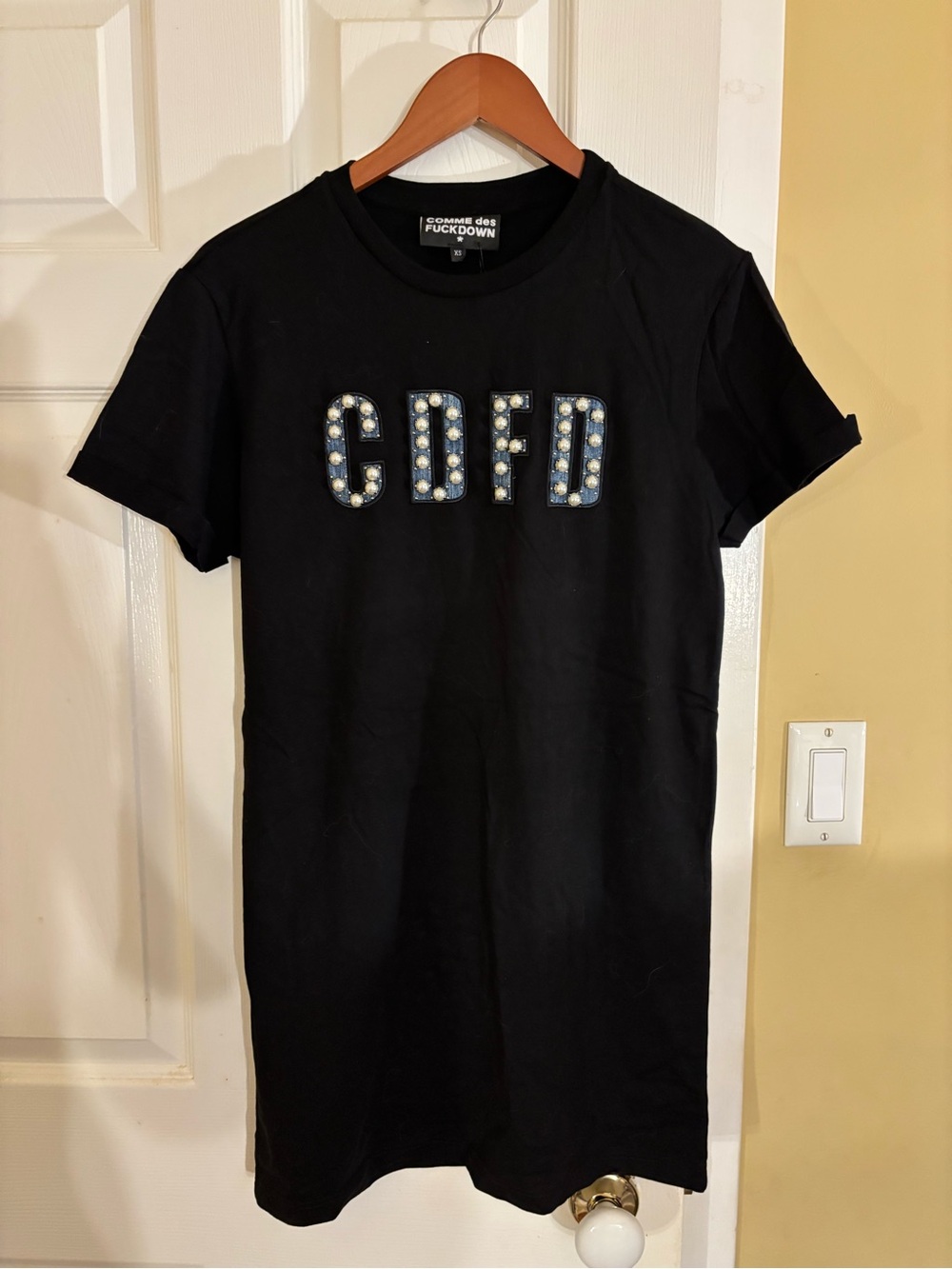 Comme des Fkdown Black Short-Sleeve Embellished Logo Tee Dress